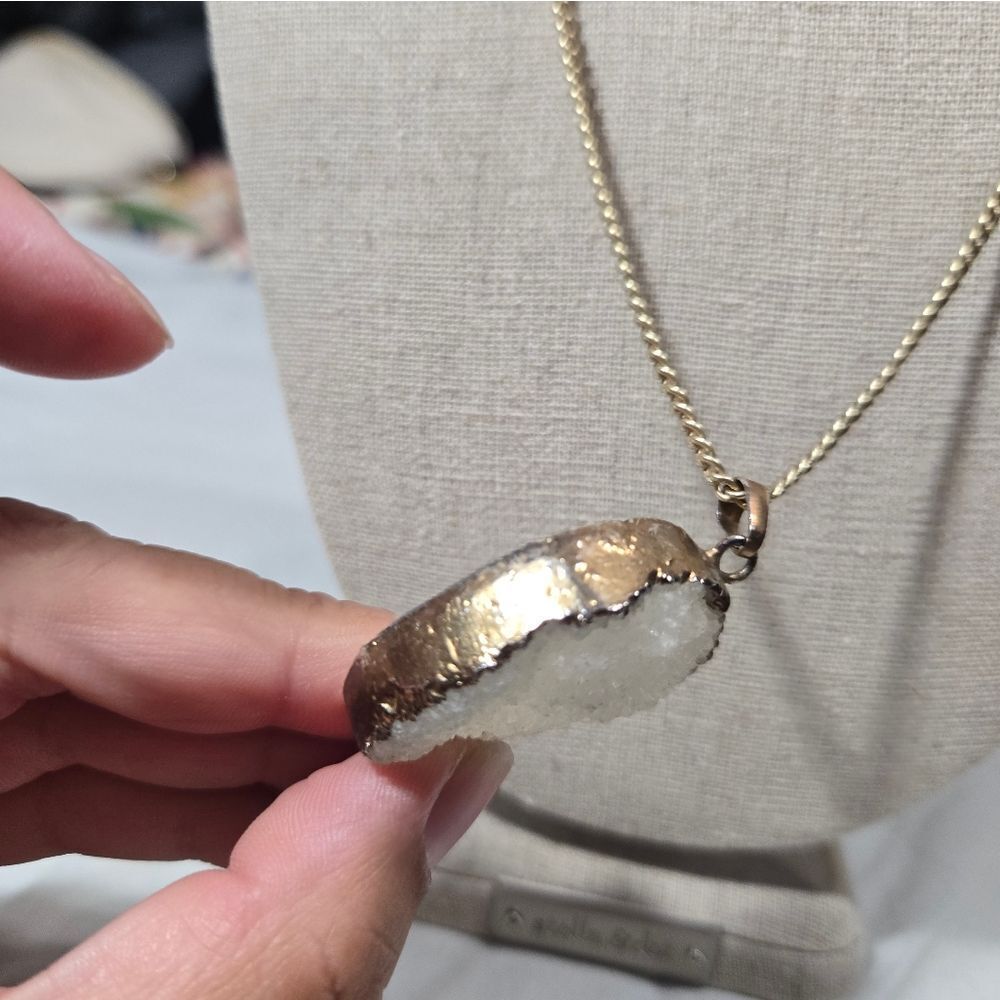 White Crystal Rock Pendant With Necklace Gold Tone - Picture 6 of 7